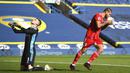 Pemain Fulham, Aleksandar Mitrovic, melakukan selebrasi usai mencetak gol ke gawang Leeds United pada laga Premier League di Stadion Elland Road, Sabtu (19/9/2020). Leeds United menang dengan skor 4-3. (Oli Scarff/Pool via AP)