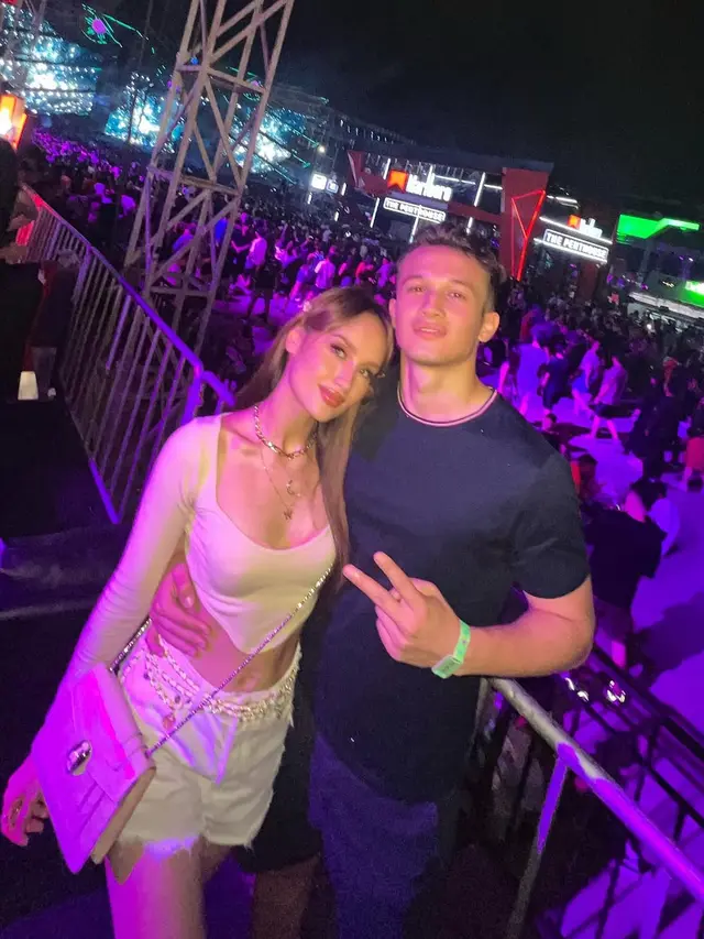 2 Tahun Pacaran, 5 Potret Mesra Cinta Laura dan Arya Vasco Serius Jalani Hubungan Asmara  (credit: instagram/claurakiehl).