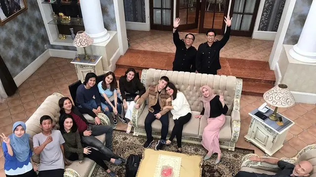 6 Potret Audi Marissa dan Anthony Xie di Balik Layar Dia Bukan Manusia, Selalu Kompak