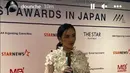Dalam acara AAA 2022, Lyodra pun berhasil menyabet penghargaan sebagai Asia Celebrity Awards. Dirinya juga tampak menggunakan gaun berwarna putih saat memamerkan penghargaan yang diraihnya. (Liputan6.com/IG/@dounche)