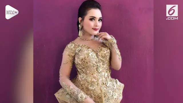 Seorang sinden cantik bernama Rita Tila dikabarkan dengan dengan komedian Sule setelah foto mereka berdua beredar di medsos.