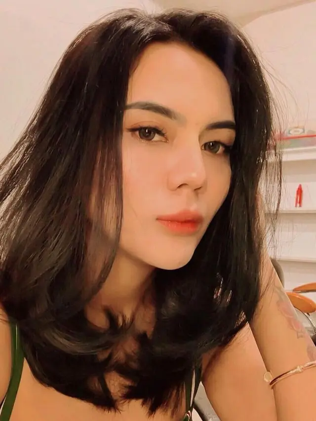 6 Potret Terbaru Model Anggita Sari yang Kini Lepas Hijab