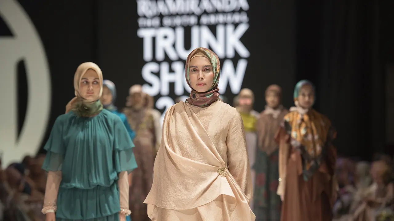 Ria Miranda Tampilkan Busana Muslim yang Lebih Dewasa dan Berwarna RMTS 2018