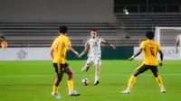 Aksi gelandang Dewa United, Ivar Jenner saat menghadapi Manila Digger dalam laga leg pertama AFC Challenge League 2025/2026 di Stadion Rizal Memorial, Manila, Kamis (5/3/2026). (Dok. Dewa United)