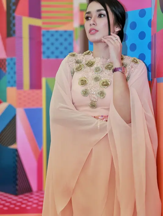 "Emang selalu pakai Inval setiap tahun, jadi udah kaya sodara. Memang sudah ada langganan juga," ujar wanita 35 tahun itu. (Adrian Putra/Bintang.com)