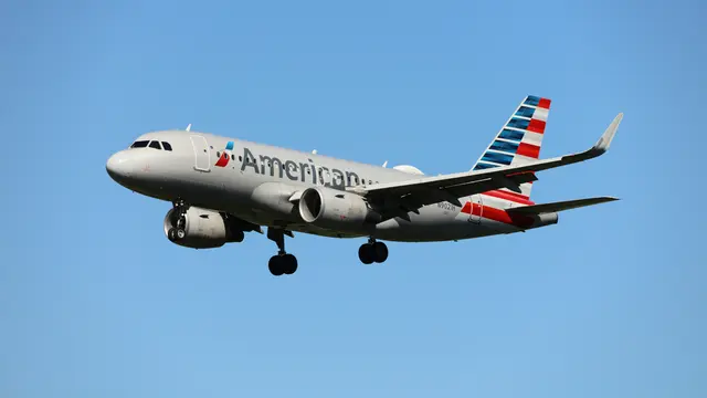 Seorang Penumpang American Airlines Diikat di Kursi dengan Lakban Setelah Diduga Menyerang Pramugari