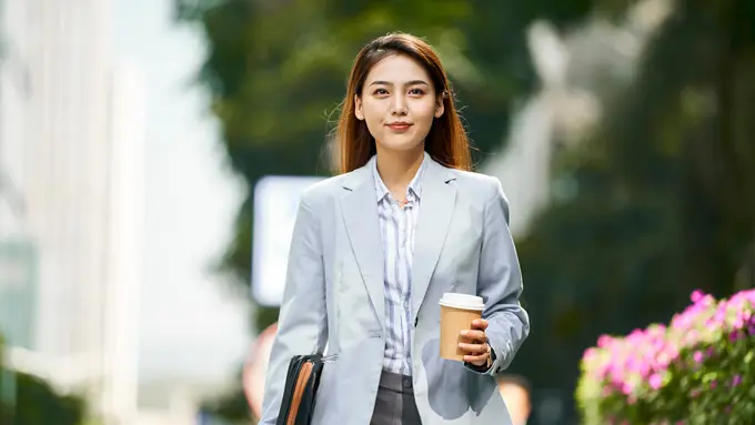 dewasa mandiri kuat cantik cerdas