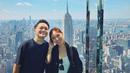 Foto yang berikut ini sukses bikin iri. Bintang film Terlalu Tampan dan KKN di Desa Penari bersama istri berada di Summit One Vanderbilt, yang terletak di jantung kota New York. Berpose bareng istri, Calvin Jeremy mencuit dalam bahasa Inggris, “Belantara beton tempat mimpi-mimpi dibuat.” Ia juga menyertakan salah satu ayat Alkitab yakni Matius 16: 19. (Foto: Dok. Instagram @calvinjeremy)