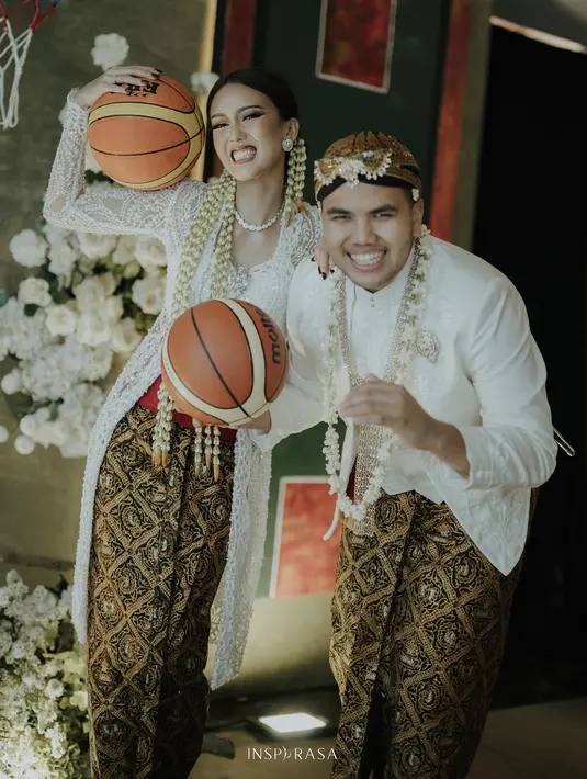 <p>Namun demikian, dia bersyukur karena akad nikah berlangsung dengan lancar dan penuh dengan khidmat.&nbsp;(Foto: Instagram/ t_orasudi_ro)</p>