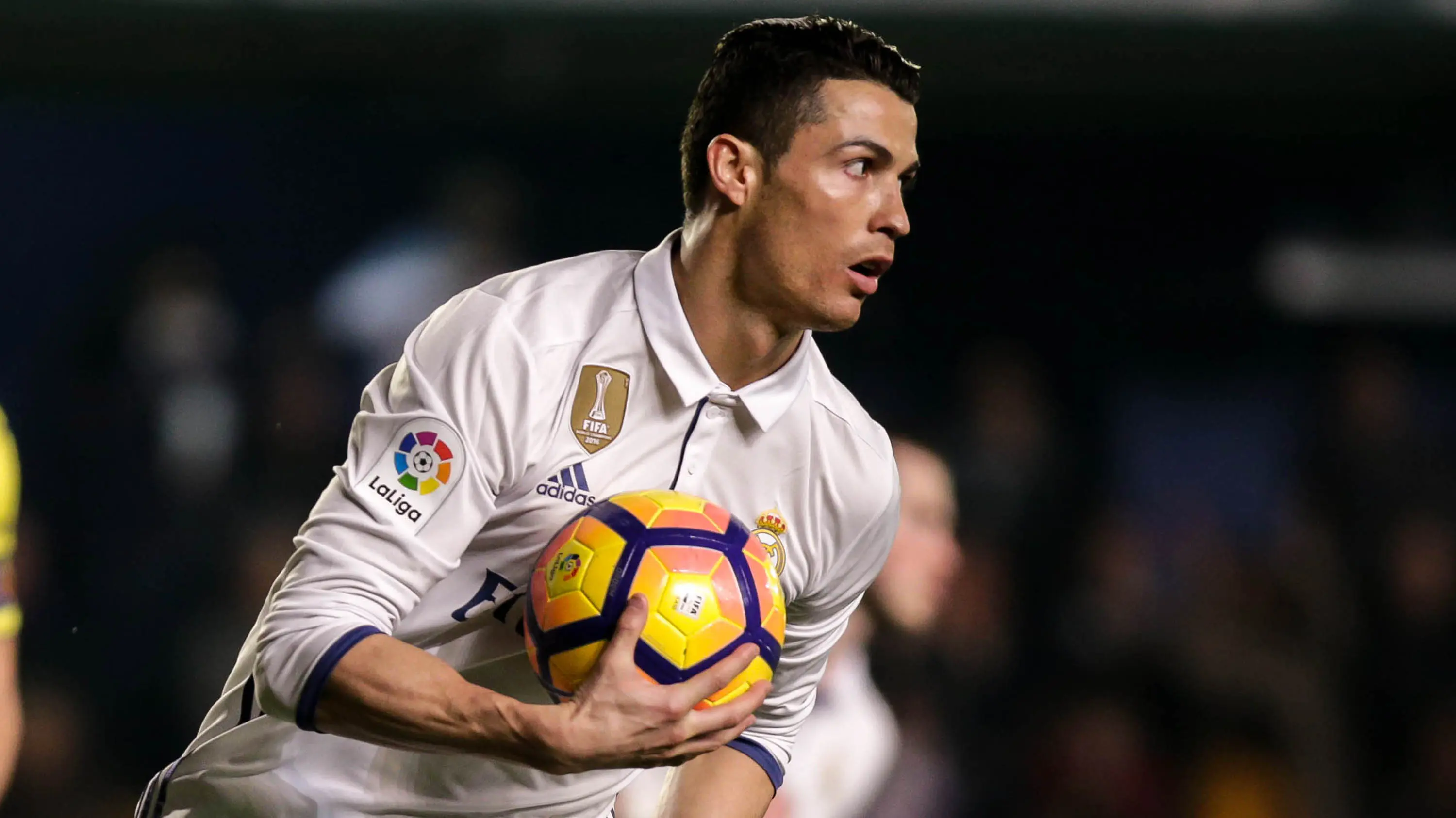 Cristiano Ronaldo tetap akan jadi andalan lini depan Real Madrid lawan Munchen. (AFP/Biel Alino)
