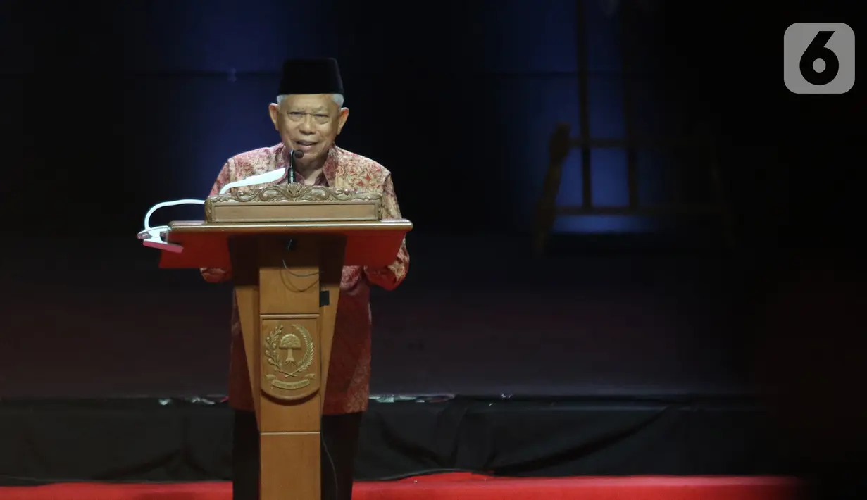 Wapres Ma'ruf Amin memberikan pidato sekaligus menutup Rakornas Indonesia Maju antara Pemerintah Pusat dan Forum Koordinasi Pimpinan Daerah di Bogor, Jawa Barat, Rabu (13/11/2019). Kegiatan tersebut untuk mensinergikan program-program pemerintah pusat dengan daerah. (Liputan6.com/Herman Zakharia)