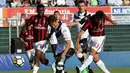 Proses terjadinya gol yang dicetak striker AC Milan, Patrick Cutrone ke gawang FC Lugano pada laga pramusim di Stadion Cornaredo, Lugano, Selasa (11/7/2017). AC Milan menang 4-0 atas FC Lugano. (EPA/Matteo Bazzi)