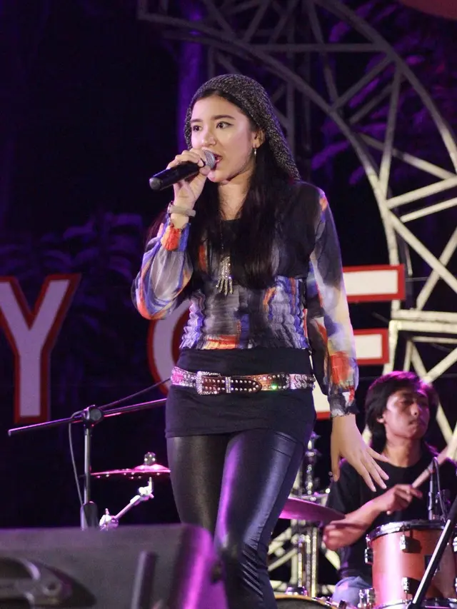 Gaya Tiara Anugrah di Atas Panggung