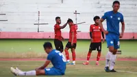 Laga uji coba antara Madura United kontra Martapura FC yang berakhir dengan skor 4-1 di Stadion Gelora Delta, Sidoarjo, Rabu sore (16/9/2020). (Dok. Madura United)