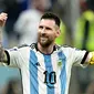 Bintang timnas Argentina, Lionel Messi telah bermain di 5 edisi Piala Dunia sejak 2006. Di setiap Piala Dunia, La Pulga tercatat pernah memiliki pasangan yang berbeda. (AFP/Juan Mabromata)