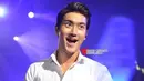 Siwon Super Junior selalu tampil menawan di setiap kesempatan. Namun ia tertangkap kamera saat ekspresinya seperti ini. (Foto: koreaboo.com)