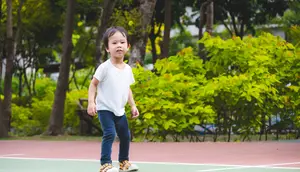 Jangan Asal Pilih! Sepatu dan Sandal Anak yang Tepat Bantu Jaga Tumbuh Kembang Kaki