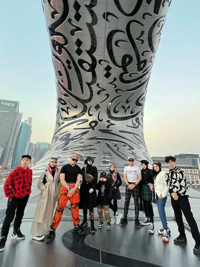 6 Potret Keluarga Halilintar Liburan di Dubai, Seru Banget