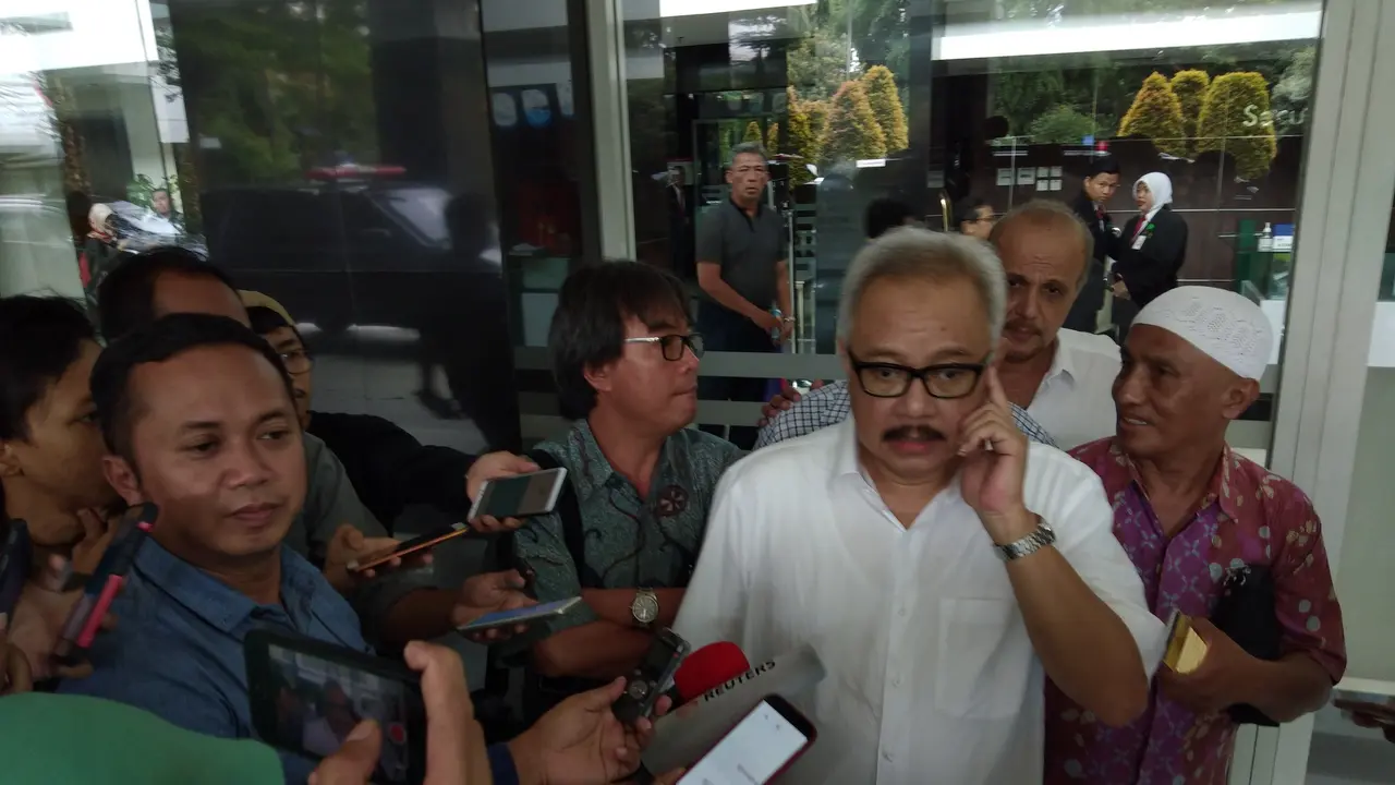 Pengacara Baasyir, Mahendratta Saat Diwawancarai di RSCM Kencana, Jakarta. (Foto: Liputan6.com/Ady Anugrahadi)
