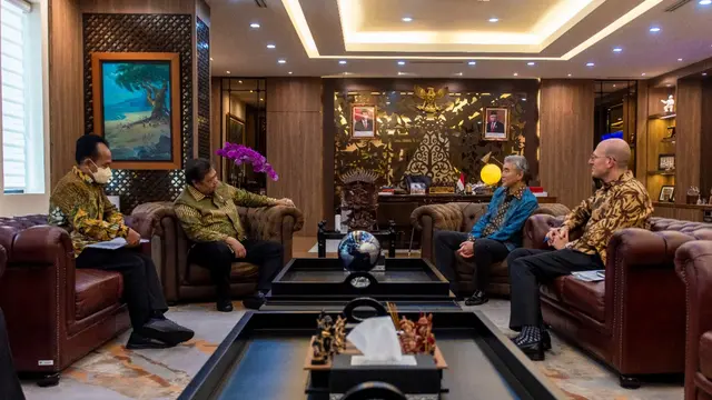 Menteri Koordinator Bidang Perekonomian Airlangga Hartarto melaksanakan pertemuan dengan Duta Besar Amerika Serikat untuk Indonesia Sung Yong Kim, pada hari ini, Rabu (19/10/2022) kemarin, di kantor Kemenko Perekonomian Jakarta.