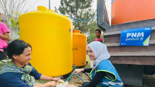PNM Peduli Perluas Bantuan Gempa NTT, Kini Sediakan Akses Air Bersih di Pengungsian