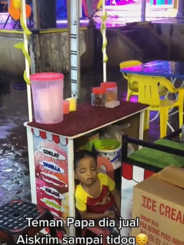 Kisah Haru Bocah Temani Ayah Jualan Es Krim, Tertidur Kedinginan saat Hujan