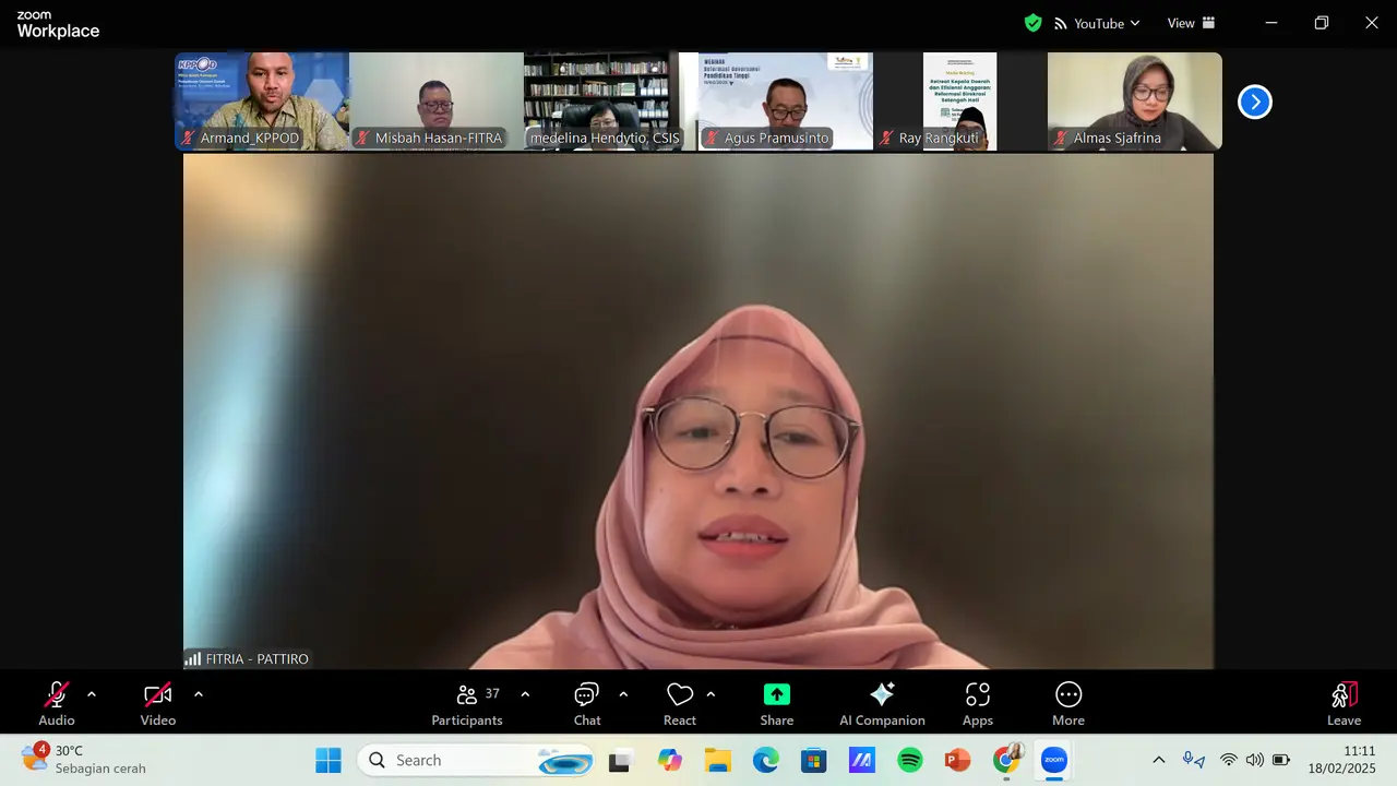 Direktur Eksekutif PATTIRO, Fitria saat menjadi pembicara dalam Media Briefing bertajuk "Retreat Kepala Daerah dan Efisiensi Anggaran: Reformasi Birokrasi Setengah Hati", pada Selasa (18/2/2025).