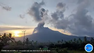 Gunung Lewotobi Laki-Laki mengalami erupsi pada Senin (21/10/2024), pukul 05.44 WIta. (Liputan6.com/ Dok PVMBG)