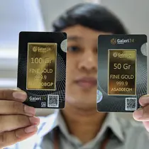 Untuk diketahui, emas buatan Antam dan Galeri24 dijual dengan kuantitas 0,5 gram hingga 1.000 gram atau 1 kilogram. Sementara untuk buatan UBS dijual dengan kuantitas 0,5 gram hingga 500 gram. (Liputan6.com/Angga Yuniar)