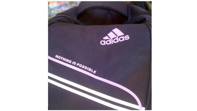 Logo kocak (Sumber: Boredpanda)