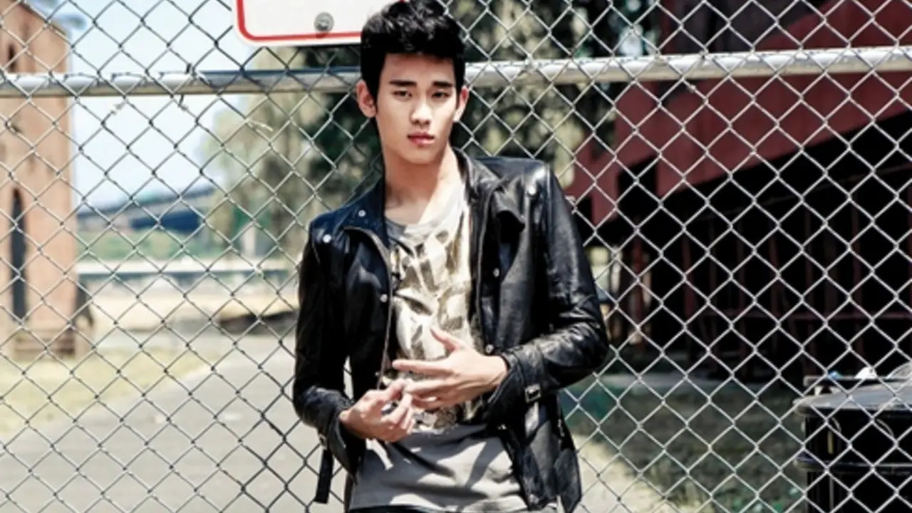 Kim Soo Hyun Terkenal, Keluarganya yang Hilang Pun Muncul