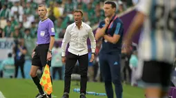 Pelatih Timnas Arab Saudi, Herve Renard, berhasil membawa timnya&nbsp;membungkam Argentina dengan skor 2-1 pada laga perdana Grup C Piala Dunia 2022 di&nbsp;Lusail Iconic Stadium, Lusail, Selasa (22/11/2022) sore WIB. (AFP/JUAN MABROMATA)