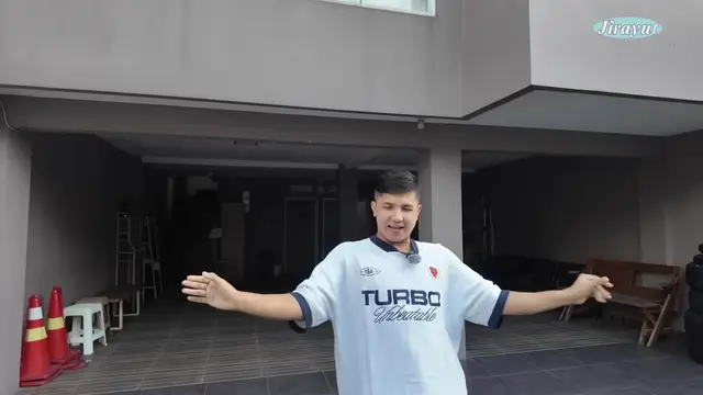 Potret Fasad Depan Rumah Jirayut di Jakarta
