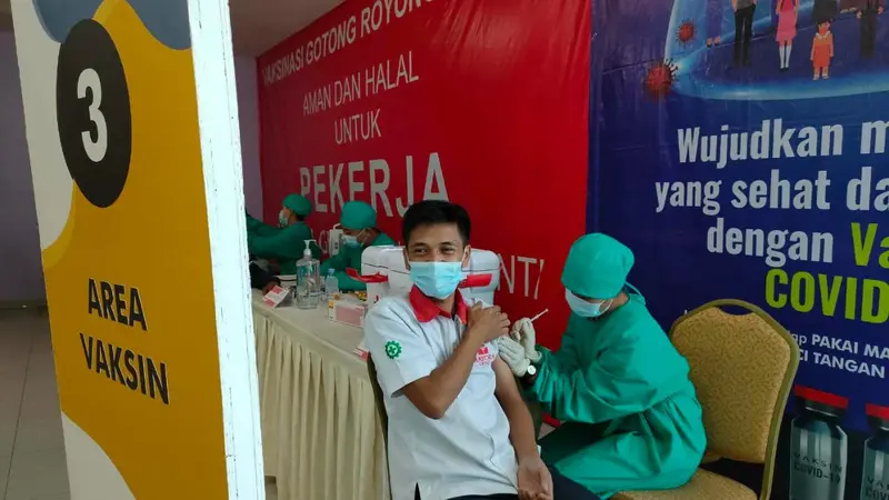 Ratusan Buruh Kabupaten Tangerang Dapatkan Vaksinasi Gotong Royong Covid-19