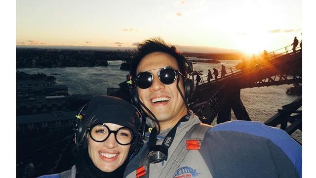 Jarang Pamer Kemesraan, Ini 6 Potret Daniel Mananta Bareng Istri Bulenya