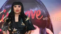Titi DJ meluncurkan album barunya yang berjudul "TITI in LOVE with YOVIE" di restoran siap saji, jakarta, Rabu (9/12). (Liputan6.com/Herman Zakharia)