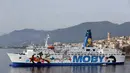 Penampakan kapal pesiar Moby Corse saat berlabuh di pelabuhan Bastia dalam peresmian jalur baru antara Nice dan Bastia, Prancis (10/6). (AFP Photo/Valery Hache)