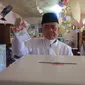 Nasrul Abit mencoblos di kampung halamannya di Painan Timur Painan IV Jurai Kabupaten Pesisir Selatan. (Liputan6/ Novia Harlina)