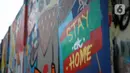 Mural bertema pandemi virus corona COVID-19 menghiasi tembok di kawasan Sunter, Jakarta, Selasa (2/6/2020). Mural tersebut dibuat sebagai wujud dukungan terhadap tenaga medis serta masyarakat agar tetap semangat menghadapi pandemi COVID-19. (Liputan6.com/Immanuel Antonius)