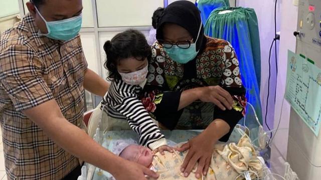 5 Momen Tri Rismaharini Sambut Cucu Kedua, Banjir Ucapan Selamat dan Doa