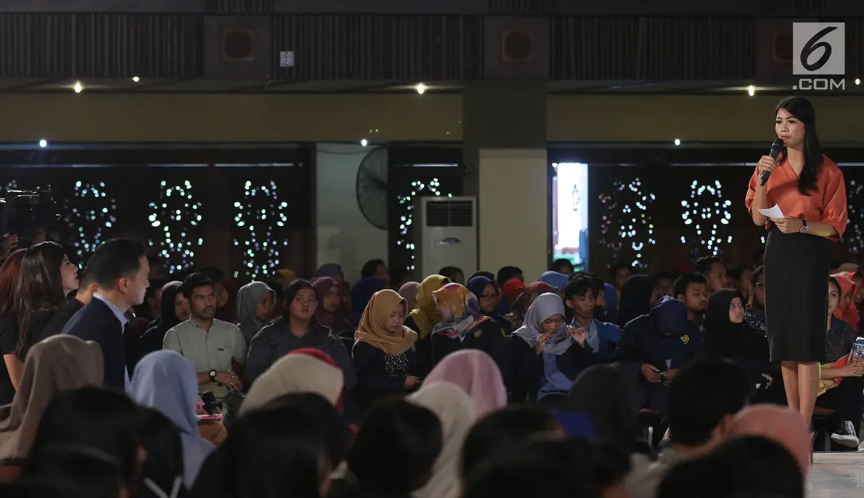 Peserta sedang audisi untuk mencari 5 finalis news presenter  EGTC 2018 di Universitas Gajah Mada, Yogyakarta, Kamis (18/10). Para pemenang akan diseleksi lagi dari 5 kota untuk mencari juara 1 dengan hadiah 20 juta. (Liputan6.com/Herman Zakharia)