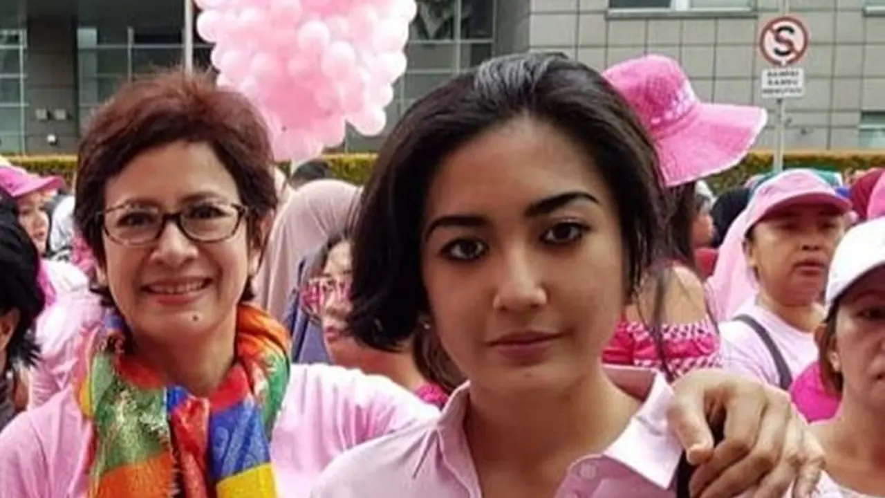Tak Ikuti Jejak Sang Ibu, Ini 7 Potret Maura Magnalia Putri Nurul Arifin
