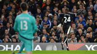 Penyerang Watford, Odion Ighalo, merayakan gol ke gawang Chelsea pada laga Premier League, di Stamford Bridge, London, Sabtu (26/12/2015) malam WIB. (AFP/Glyn Kirk)