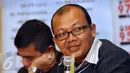 Koordinator Divisi Hukum ICW, Emerson Juntho (kanan) memberikan pandangan pada diskusi bersama pimpinan KPK, Saut Situmorang di Jakarta, Sabtu (19/12). Saut menegaskan KPK jilid IV 80 persen akan fokus pada pencegahan. (Liputan6.com/Helmi Fithriansyah)  
