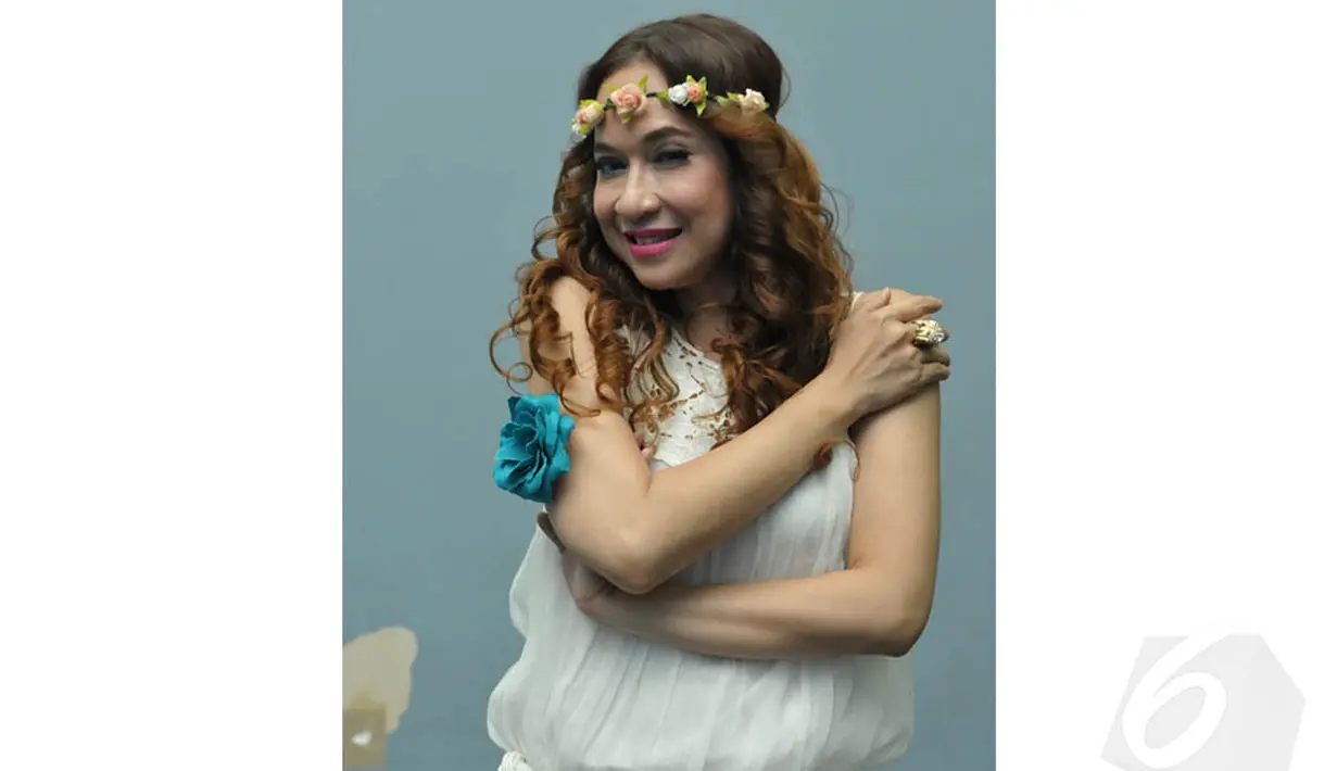 Wanita berdarah minang ini mulai terkenal berkat aktingnya sebagai sebagai Fifi Alone di film Lupus II (1987) (Liputan6.com/Panji Diksana)