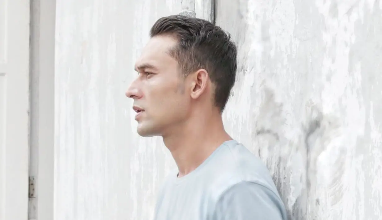 <p>Indra Bruggman Idap Hipertiroid, Akui Berat Badan Turun [Instagram/indrabruggman]</p>