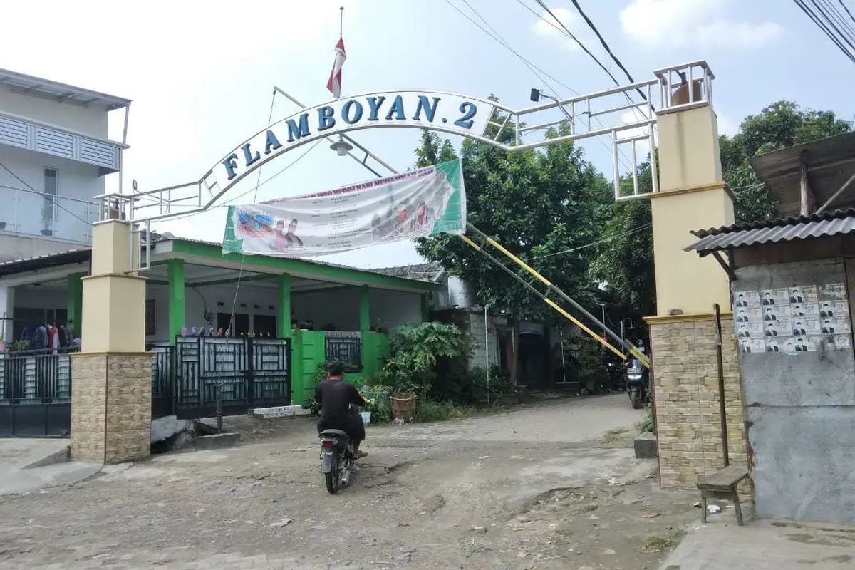 Densus 88 menangkap terduga teroris di sebuah perumahan di Kecamatan Sukamulya, Kabupaten Tangerang Selasa (15/3/2022)