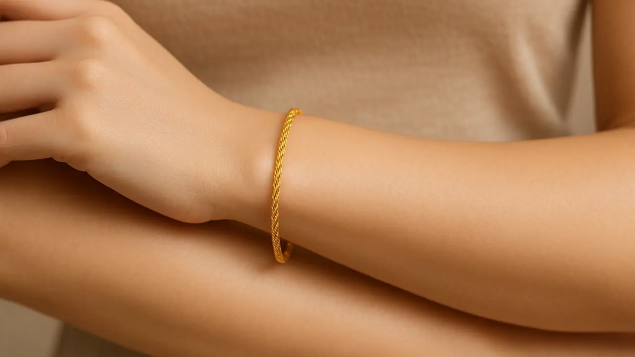 Tren Model Gelang Hollow Emas 24K 5 Gram yang Ringan dan Mewah/Ilustrasi gambar AI
