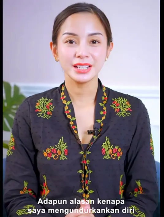 Karena kesibukannya belakangan ini, Kirana tidak bisa bekerja sebagai pengurus partai. Sehingga, pekerjaannya sebagai kader tak bisa terakomodir. [Instagram/kiranalarasati]