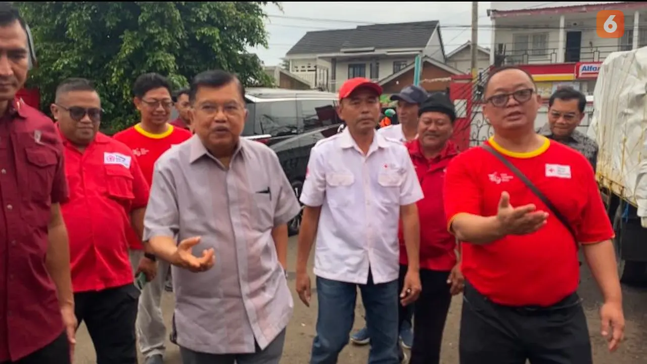 Jusuf Kalla saat meninjau kesiapan penanggulangan bencana di PMI Kabupaten Sukabumi (Liputan6.com/Istimewa).